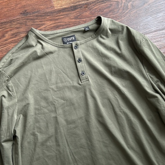 NWOT Men's Cuts Clothing Long Sleeve Shirt Split Hem | Cuts Clothing | Cuts - Picture 3 of 6